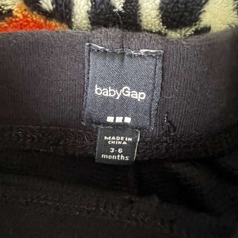 Gap Baby & Calvin Klein Baby Boy joggers and onesie - Picture 5 of 7